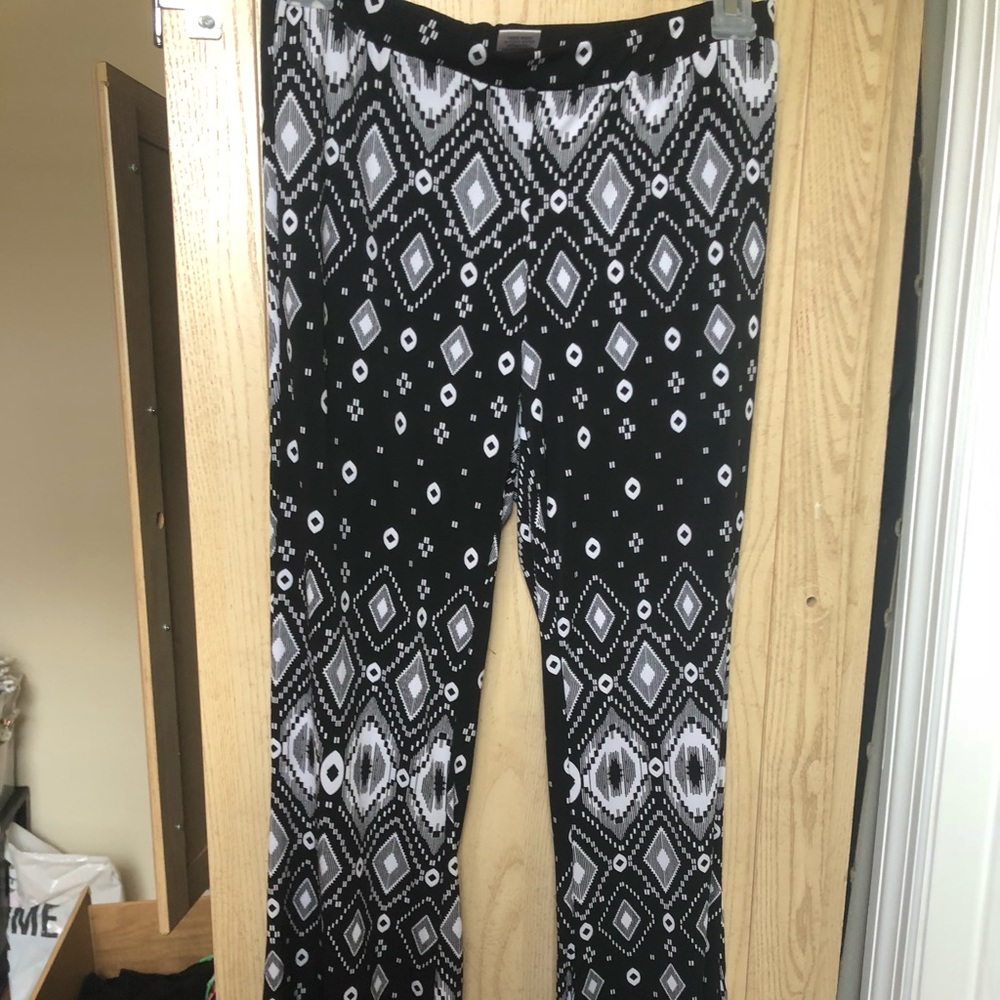 CR flare fun pants tribal black & white print